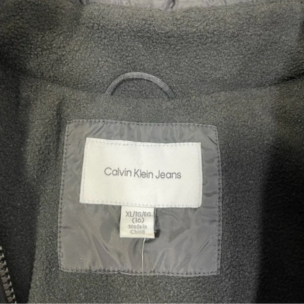 Calvin Klein girl Hooded Black Puffer Jacket With Fleece Lining Down Size XL/16